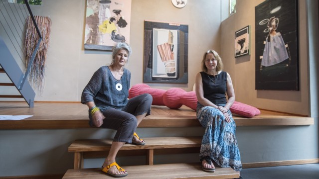 Offene Ateliers: Auch Gastkünstler können ausstellen, hier beherbergt Ulrike Prusseit die Künstlerin Susanne Thiemann (rechts).