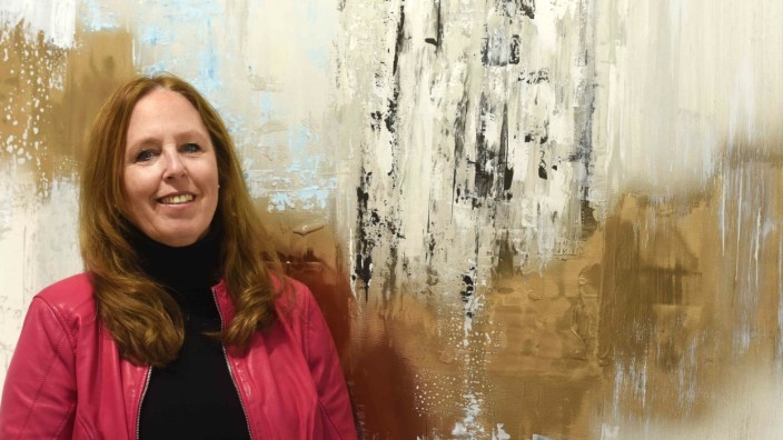 Ausstellung im Wasserturm: Nicole Junker hat schon in ihrer Studentenzeit angefangen, Bilder zu malen. Nun zeigt die 51-Jährige im Dachauer Wasserturm ihre erste Einzelausstellung.