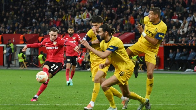 Leverkusen in the Europa League: Head in the foot: Florian Wirtz cleverly scores against three defenders of the persistent Union Saint Gilloise players