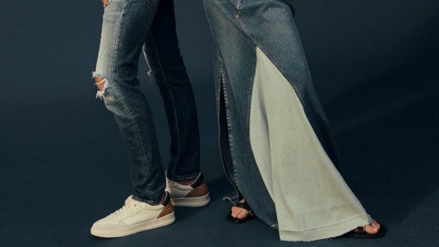 Haben & Sein: So lang, dass sie jeden Bildrahmen sprengen: die Jeansröcke dieses Sommers, hier von Replay.