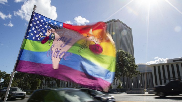 USA: Vor dem Kapitol in Tallahassee weht die Flagge, die das Recht auf Schwangerschaftsabbruch fordert, drinnen beschließt das Parlament, dieses deutlich zu verschärfen.