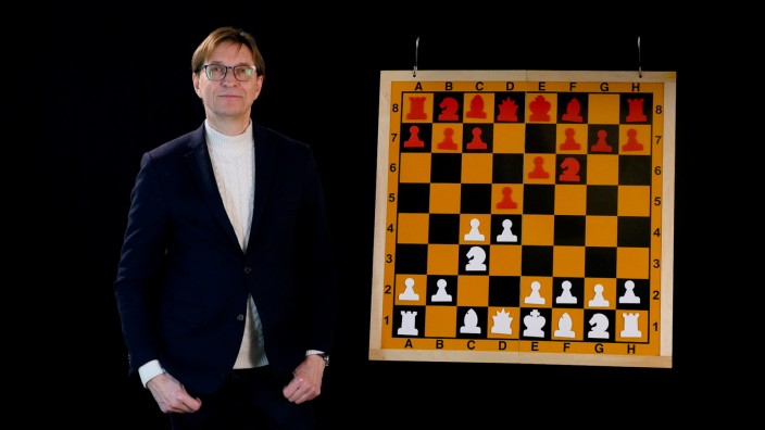 Schach-WM im Video: Großmeister Stefan Kindermann.