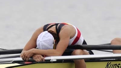 Olympische Spiele: Das typische Bild dieser Spiele für deutsche Ruderer: Marie-Louise Dräger nach dem vierten Platz im Leichtgewichts-Zweier.
