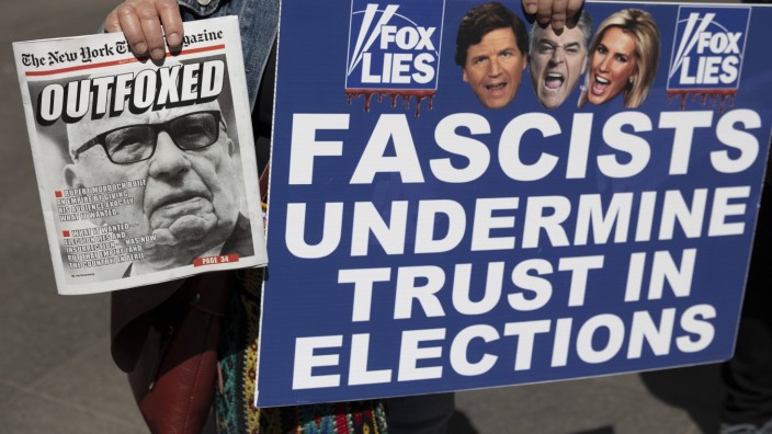 Prozess gegen Fox News: Immer wieder steht der US-Sender Fox News in der Kritik.