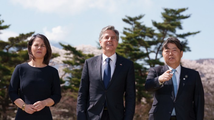 Außenministerin Annalena Baerbock, US-Außenminister Antony J. Blinken und Yoshimasa Hayashi, Außenminister von Japan, beim Treffen der G-7-Staaten.