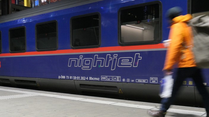 Bahnverkehr: Nachtreisezüge der Österreichischen Bundesbahn sind auch auf deutschen Strecken unterwegs. Die Deutsche Bahn will ebenfalls wieder vermehrt nachts fahren - jedoch ohne Schlaf- oder Liegewagen.