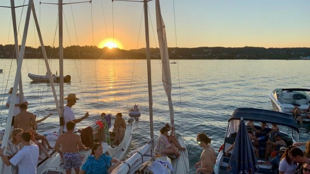 Segeln als Breitensport: Abendstimmung auf dem See - auch die haben die Kursteilnehmer 2022 auf ihren Booten erlebt.