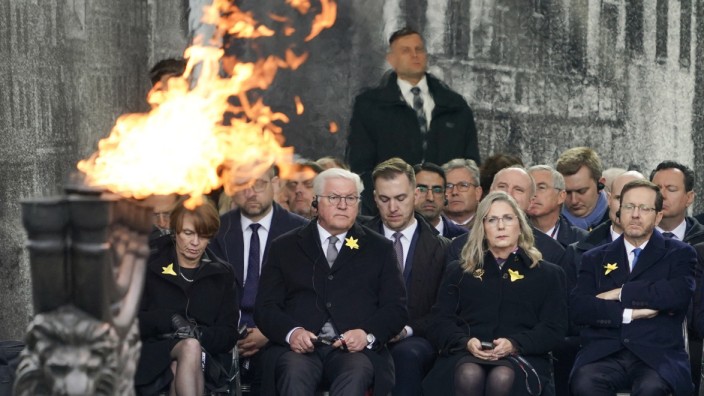 Deutschland und Polen: Bundespräsident Steinmeier nimmt an der Gedenkfeier zum 80. Jahrestag des Aufstandes im Warschauer Ghetto teil.