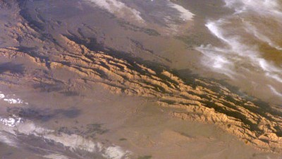 Erde extrem: Die iranische Salzwüste Dasht-e Lut hält den Rekord für den heißesten Boden.