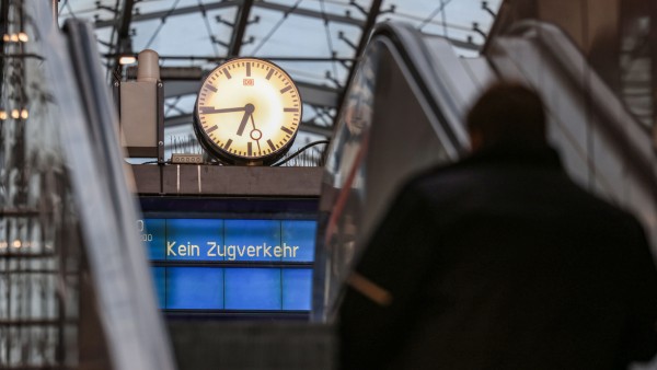 Warnstreiks im Schienenverkehr · Köln