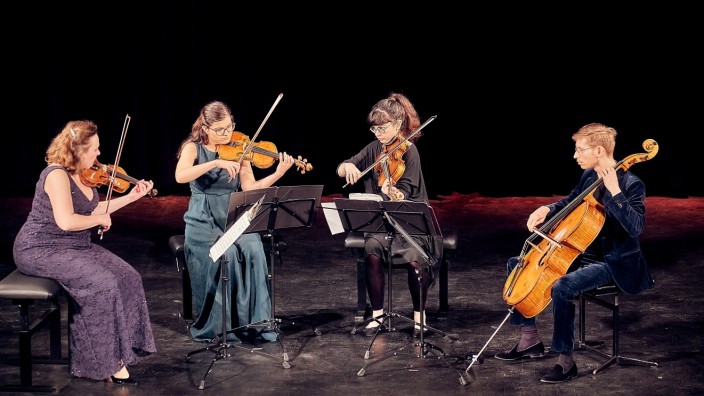 Streicher-Festival im Tölzer Kurhaus: Das "Chaos String Quartet" aus Wien kommt zurück ins Kurhaus.