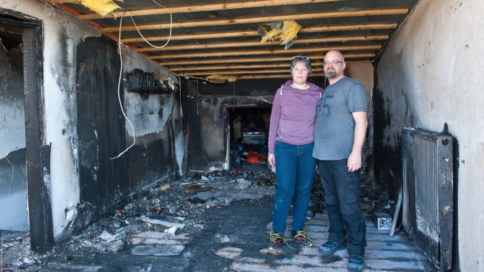 Hausbrand in Poing: Sascha und Doris Oestreich haben bei dem Brand alles verloren. Übergangsweise haben sie mit ihren Kindern eine Bleibe in Glonn gefunden.