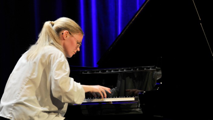 Konzert: Die Pianistin Johanna Summer bei ihrem Konzert im Gautinger Bosco.