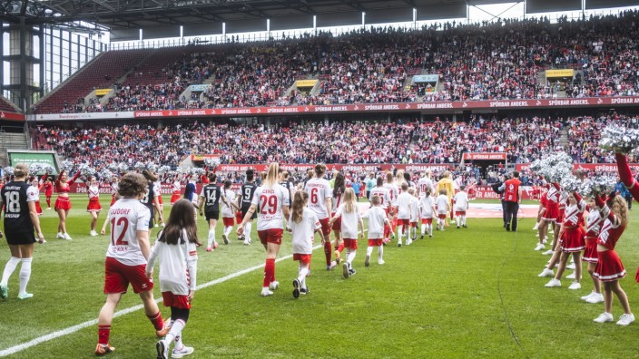 Fußball: Das Bundesliga-Spiel zwischen dem 1. FC Köln und Eintracht Frankfurt ist bis auf Weiteres das bestbesuchteste Spiel der Ligageschichte.