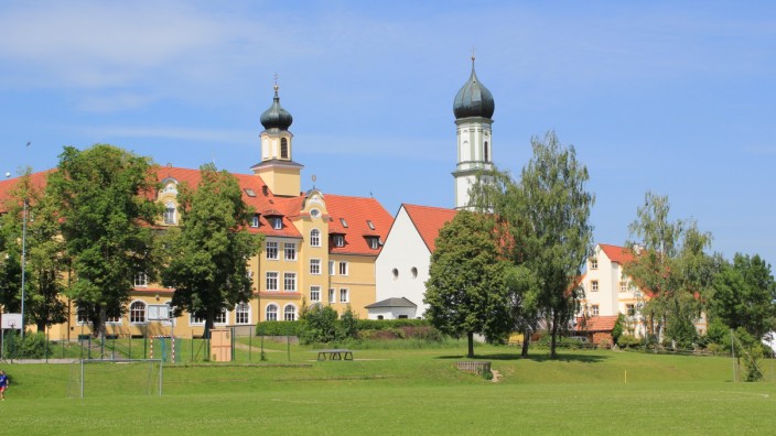 Moorenweis: Das Landschulheim in Schloss Grunertshofen.