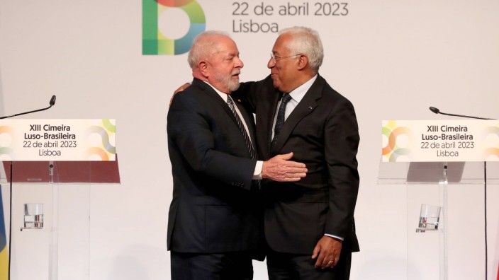 Brasiliens Präsident in Europa: Differenzen auf portugiesisch: Portugals Premier António Costa (re.) empfängt Brasiliens Präsidenten Luiz Inácio Lula da Silva in Lissabon.