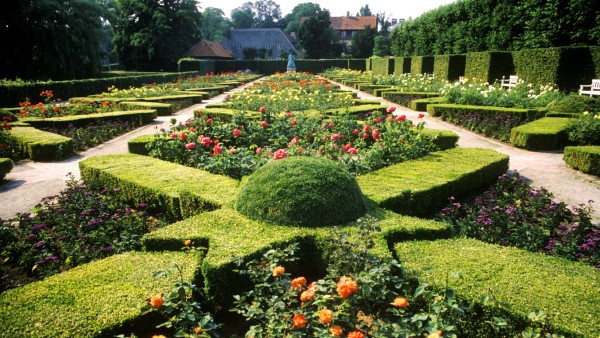 Rosenborg Castle gardens (aka Kings Garden or ´Kongens Have´ in Danish). Copenhagen. Denmark (Johnny Stockshooter)
