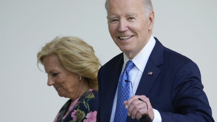 USA: Sieht sich als Verteidiger der Freiheit: US-Präsident Joe Biden, hier mit First Lady Jill Biden.