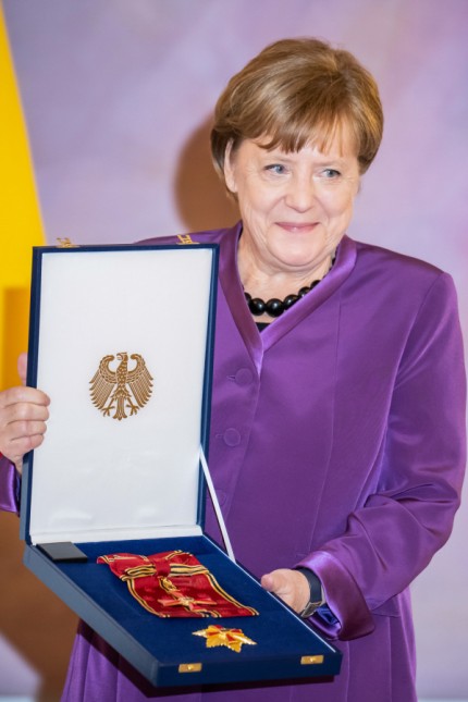 Auszeichnungen: Den Orden, den die ehemalige Bundeskanzlerin Angela Merkel Mitte April erhalten hat, ist wuchtig, was sowohl das Aussehen als auch die Bezeichnung betrifft: Großkreuz des Verdienstordens der Bundesrepublik Deutschland in besonderer Ausführung.