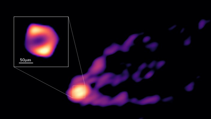 Astronomie: Das Schwarze Loch im Zentrum der Galaxie Messer 87, wie es einen Jet ausstößt. In der Vergrößerung ist die innere Region samt Schatten erkennbar.