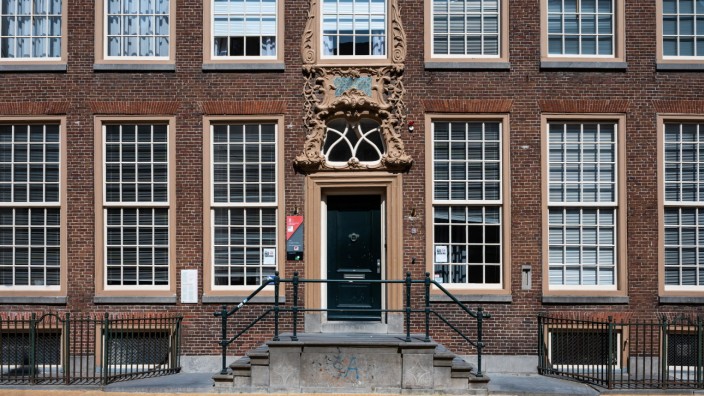 Niederlande: Künftig verschlossene Türen für Studierende aus dem Ausland? Die historische Fassade eines Fakultätsgebäudes der Universität Groningen.