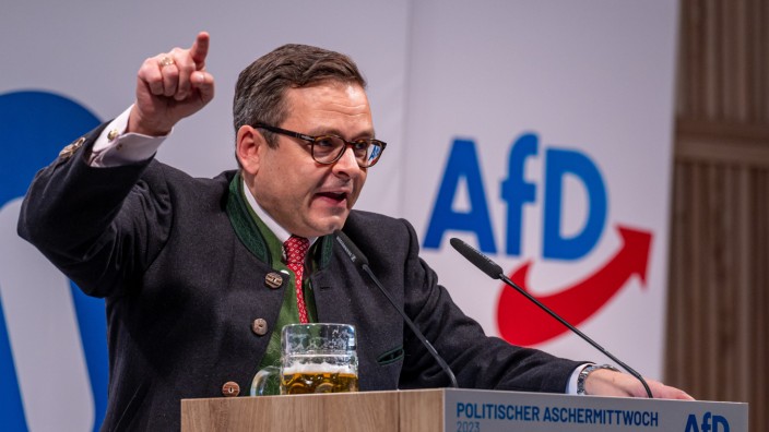 Amtsgericht Deggendorf: Gerald Grosz, Publizist und Präsidentenkandidat aus Österreich, beim Politischen Aschermittwoch der Alternative für Deutschland (AfD).