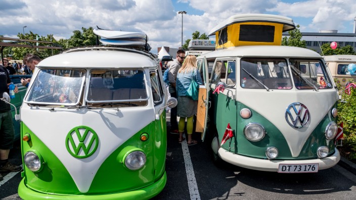 Bulli-Freunde Oberland: Als Symbol des deutschen Wirtschaftswunders und Liebling von Surfern und Hippies erlangte der VW-Bulli Kultstatus.