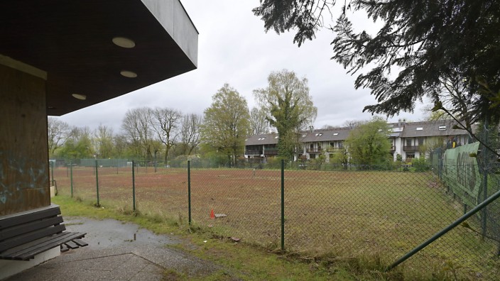 Taufkirchen: Die mögliche Unterbringung von Geflüchteten in Containern auf dem ehemaligen Tennisgelände am Postweg in Taufkirchen birgt viel Diskussionsstoff.