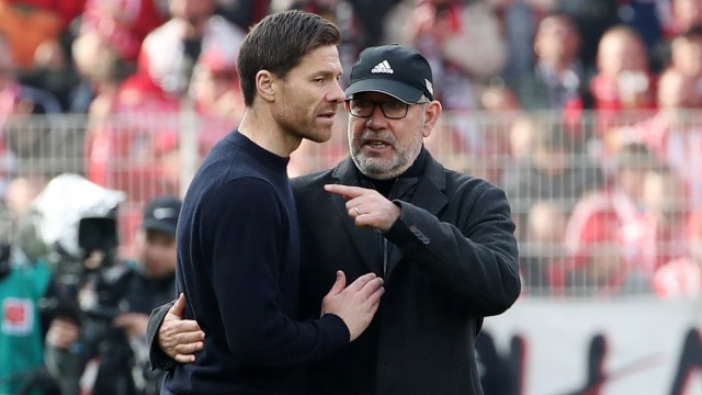 Remis gegen Leverkusen: "Wir haben gegen die aus meiner Sicht formstärkste Mannschaft der Liga über 90 Minuten mitgehalten und mitgespielt", sagte Union-Trainer Urs Fischer (rechts, mit Xabi Alonso).