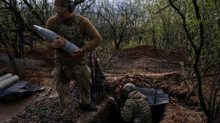 Ukraine: Ohne Artilleriegranaten wird sich die Ukraine, hier eine Einheit bei Bachmut, der russischen Invasoren nicht erwehren können.