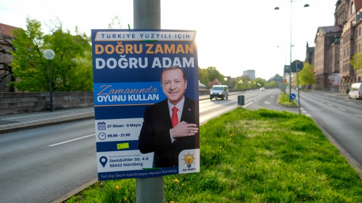 Präsidentschaftswahl: In Nürnberg sind die umstrittenen Plakate anlässlich der Präsidentschaftswahl in der Türkei aus dem Stadtbild wieder verschwunden. Darauf ruft Amtsinhaber Erdoğan die in Deutschland lebenden türkischen Wahlberechtigten auf, für ihn zu stimmen.