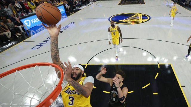 LeBron James gegen Stephen Curry: Eine Naturgewalt: Lakers-Center Anthony Davis ist im ersten Spiel gegen die Warriors gut drauf und legt 30 Punkte auf.