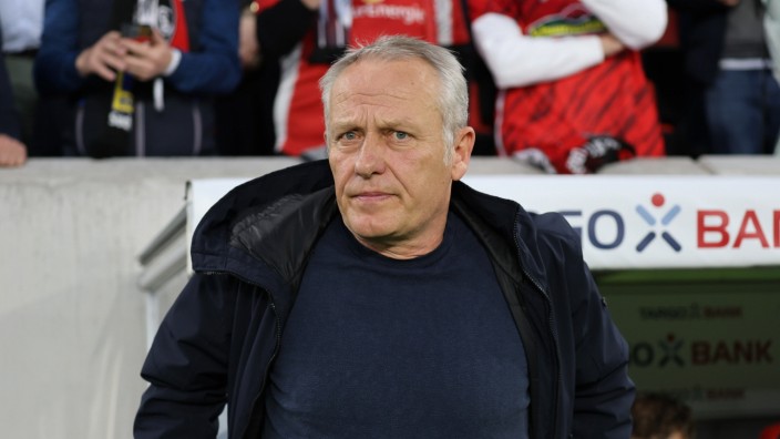 SC Freiburg: Trainer Christian Streich im DFB-Pokal gegen RB Leipzig
