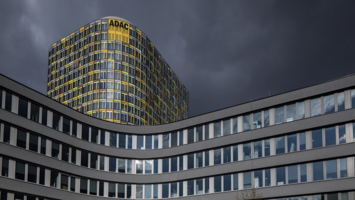 ADAC: Im charakteristischen Gelb: Die ADAC-Zentrale in der Hansastraße in München. Ganz oben sitzt der Chef.