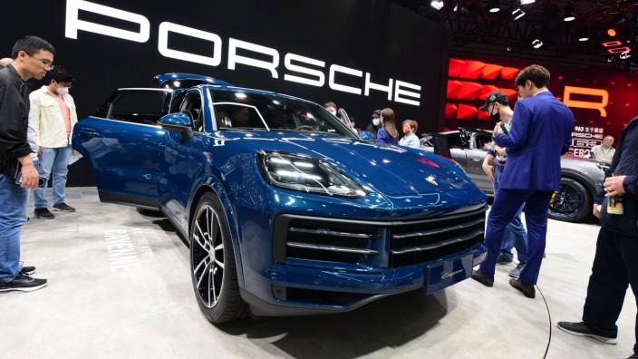 Porsche: Auf keiner anderen Automesse gab es so viele E-Autos zu sehen wie auf der Autoshow in Shanghai im April. Porsche zeigte einen neuen Verbrenner-SUV.