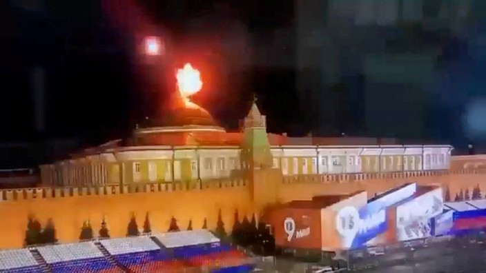 Angebliche Drohnenangriffe in Moskau: Dienstagabend in Moskau: Drohnen-Explosion über dem Kreml.