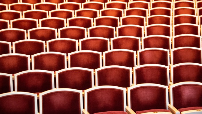Theaterkrise: Wer Theater als Fortsetzung des Seminarraums mit anderen Mitteln missversteht, muss sich über leere Zuschauerräume nicht wundern.