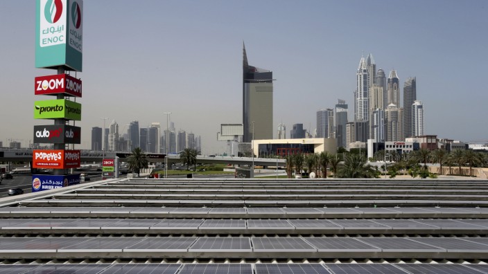 SZ-Klimakolumne: Erneuerbare Energien sind auch in Dubai angekommen. Die Fossilen möchten die Vereinigten Arabischen Emirate dennoch gern beibehalten.