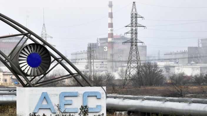 Ukraine: Das Atomkraftwerk Saporischschja am Ostufer des Dnjepr gehört der Ukraine, ist aber seit Anfang März 2022 von russischen Truppen besetzt.