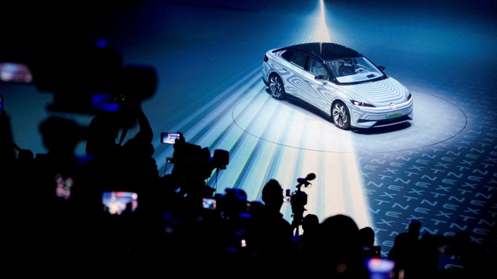 Wirtschaftspolitik: Ein neues Volkswagen-Modell bei der Shanghai Auto Show. China gibt alles, um in die boomende und strategisch wichtige Elektroauto-Industrie vorzustoßen.