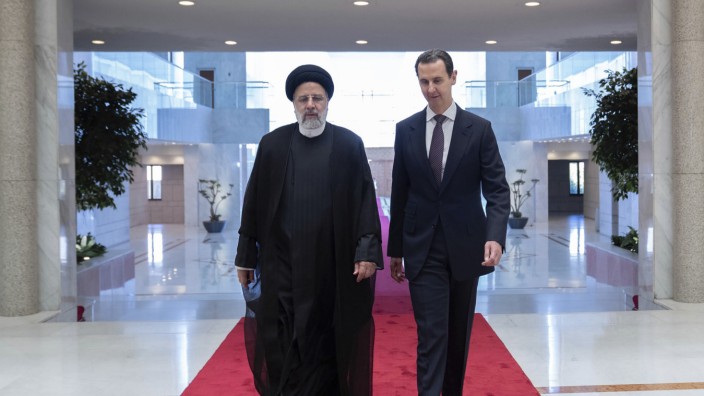 Syrien: Irans Präsident Ebrahim Raisi, Schutzpatron des syrischen Machthabers Baschar al-Assad, hat mit seinem Besuch in Damaskus ein klares Signal in die arabische Welt gesandt.