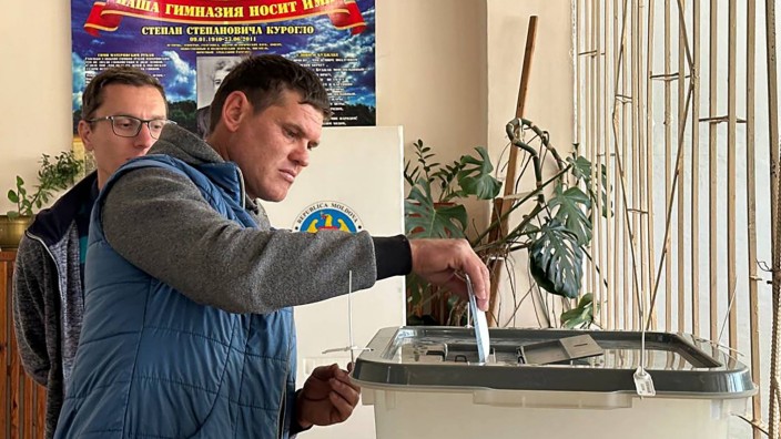Zum ersten Wahlgang waren in Gagausien sieben Kandidaten und eine Kandidatin angetreten. Alle wurden von russischen Politikern gefördert.