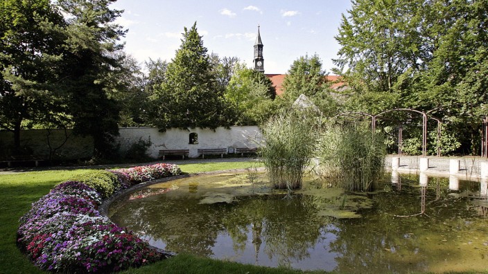 Gastronomie und Rahmenprogramm: Der Franziskanergarten in Bad Tölz wird zum Schauplatz eines Streetfood- und Kunstfestivals.