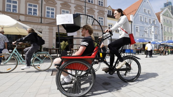Stadtführung in Freising: Diana Melzer machte ihre Leidenschaft - das Radfahren - zum Nebenberuf. Sie bietet Stadtführungen mit der Rikscha an.
