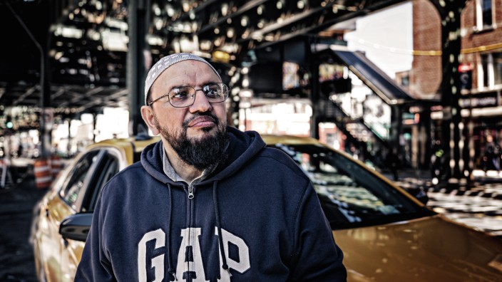 Reisebuch "Taxi Drivers": Ahmad Bakhsh Awan ist der erste Taxifahrer, mit dem der Fotograf Klaus Maria Einwanger eine ausgedehnte Tour durch New York unternommen hat.