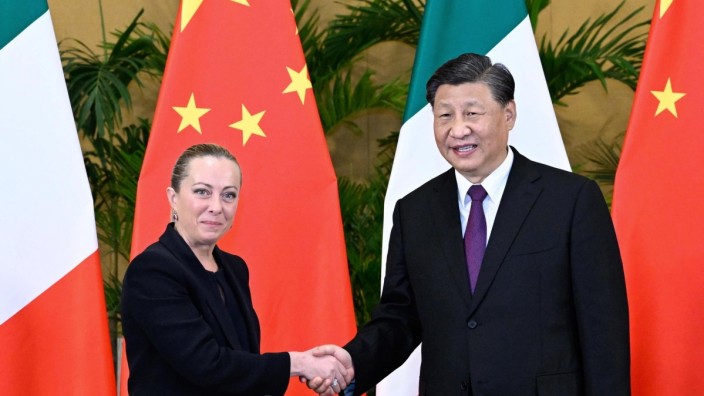 "Neue Seidenstraße": Seine Einladung hat sie: Italiens da noch ganz neue Premierministerin Giorgia Meloni und Chinas Präsident Xi Jinping beim G-7-Treffen auf Bali.