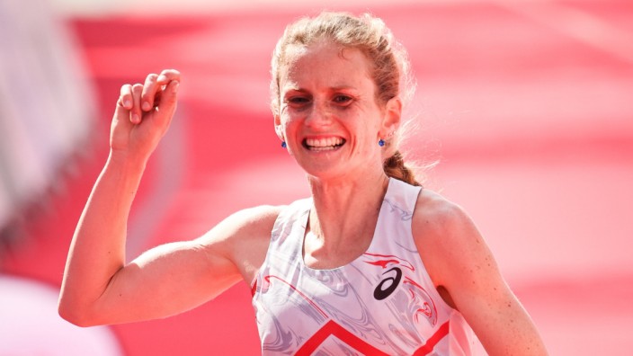 Trainingswissenschaft: Comeback mit Knalleffekt: Fabienne Königstein unterbietet beim Marathon in Hamburg die Olympia-Norm für Paris 2024.