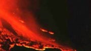 Vulkan in Aktion: Mitte Mai hat der Vulkan wieder angefangen, Gase und flüssiges Gestein auszuwerfen. (Hier eine Aufnahme aus dem Jahr 2000).