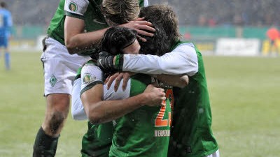 DFB-Pokal: Freude bei den Bremern über Almeidas Tor zum 2:1 im Spiel gegen Hoffenheim.