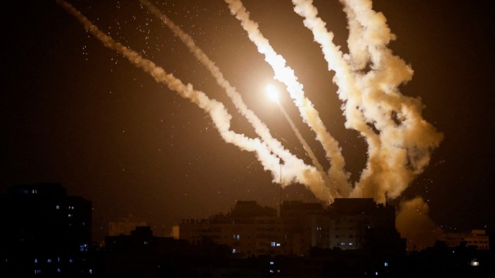 Israel: Der Islamische Dschihad reagierte mit zeitlicher Verzögerung, mit aller Wucht auf israelische Luftangriffe am Tag zuvor.